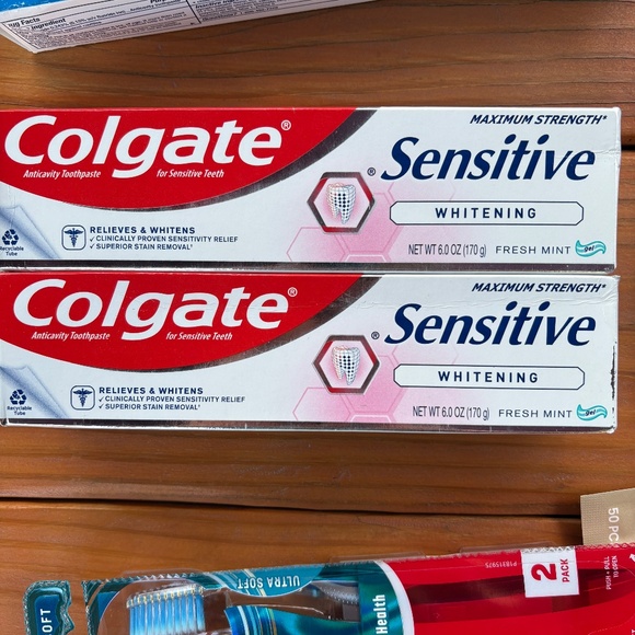 NWT Oral B, Crest, Colgate Dental Bundle, Toothpaste, Toothbrushes - Picture 4 of 10